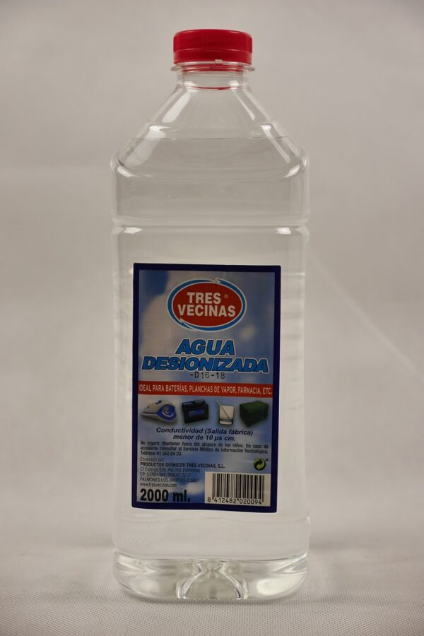 34-Agua-destilada-Tres-vecinas-2-litros. AGUA DESTILADA