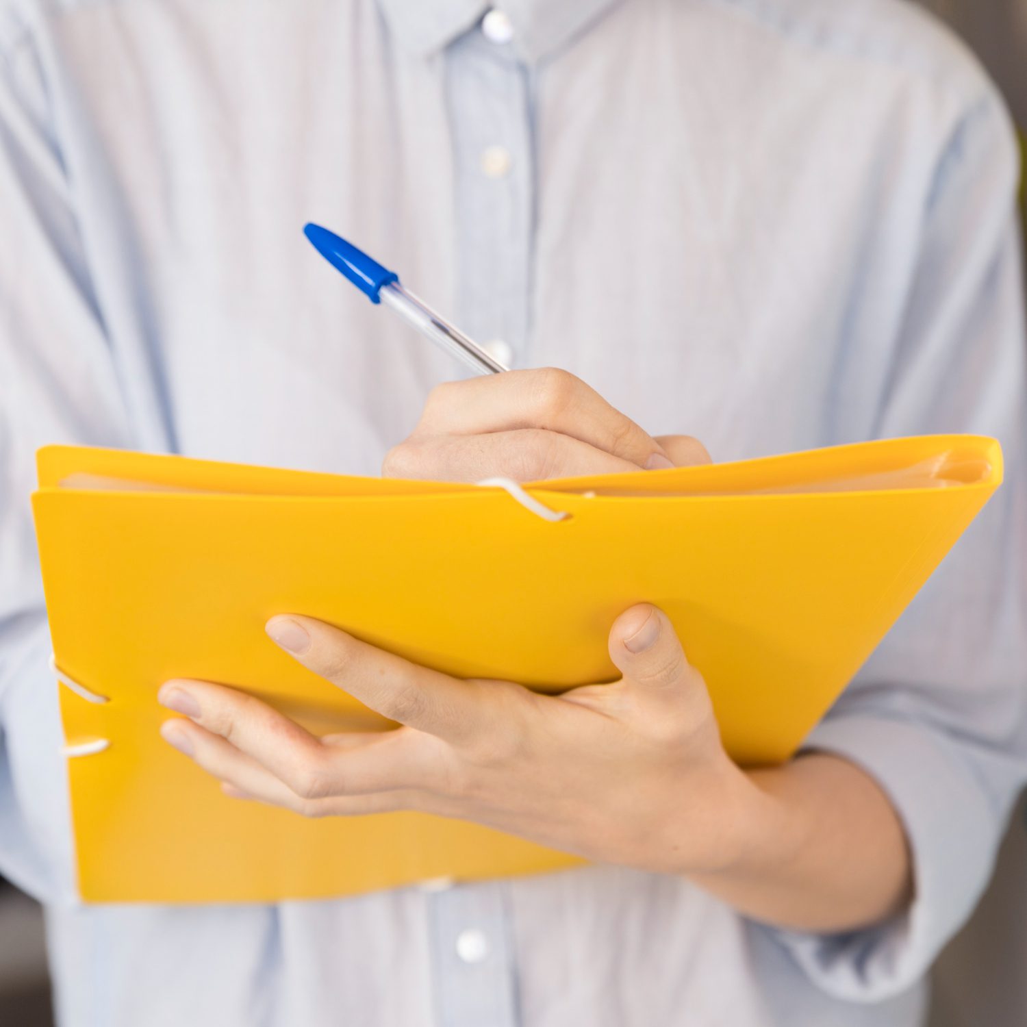 close-up-woman-taking-notes